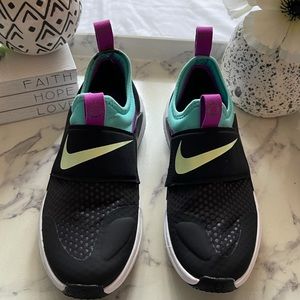 Nike Joyride Nova Girls Shoes Size:3Y Black Barely Volt and Aurora Green